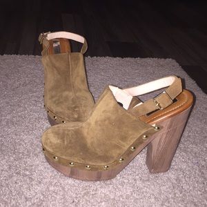 I.N.C Internstional Concepts suede clogs